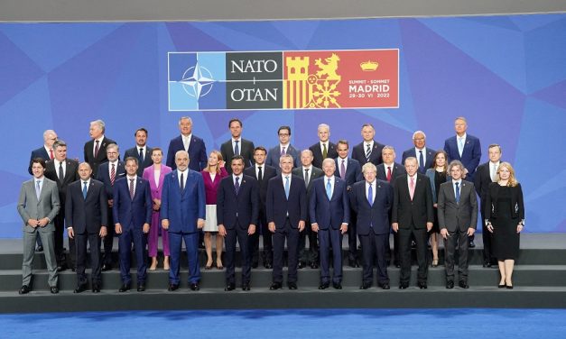 El cuento del 2% en defensa: Pelotazos inmobiliarios