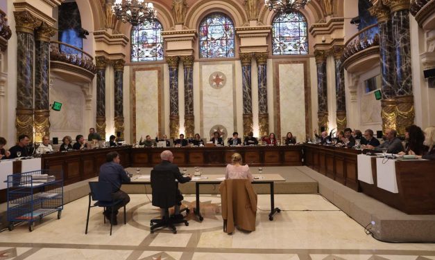 El Pleno de Donostia pide «mover» la línea de Costa para poder mantener las pistas del Tenis