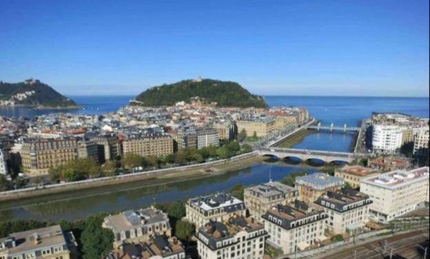 Donostia es la única capital vasca en la que crecen las viviendas de temporada y vacías